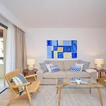 Stylish One Bedroom Apartment With Swimming Pool