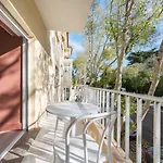 Rainbow Suites By Olala Homes
