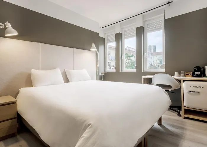 Rainbow Suites By Olala Homes
