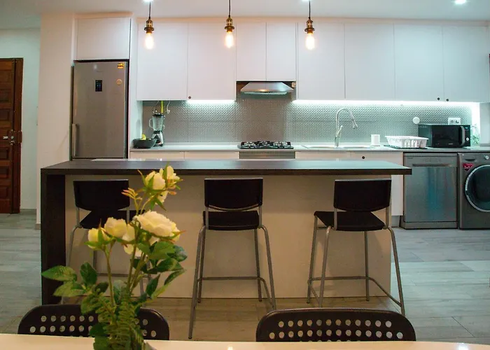 Cozy Room In Cascais City With Full Kitchen 5 Minutes From The Beach