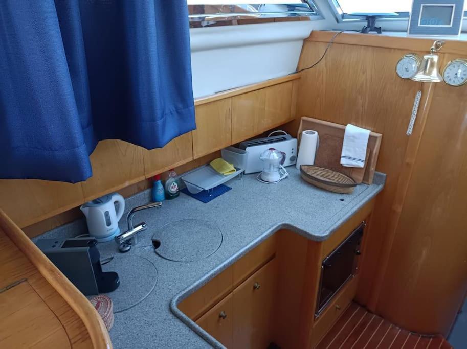Barco Buzios Iii Botel *