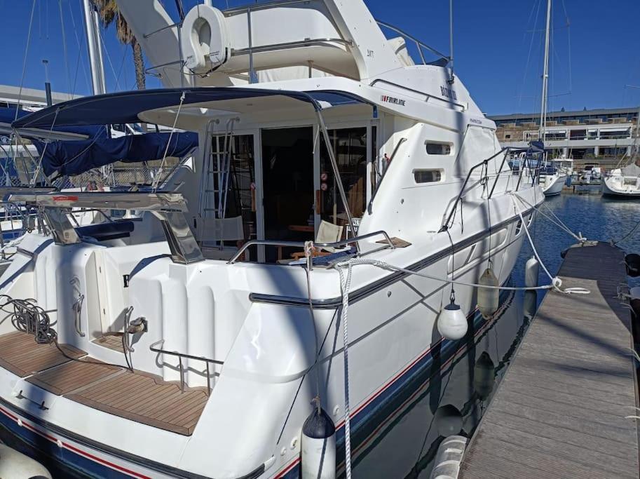 Barco Buzios Iii Botel *