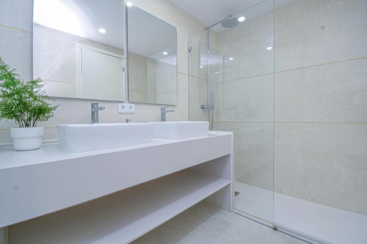 Stylish One Bedroom With Swimming Pool