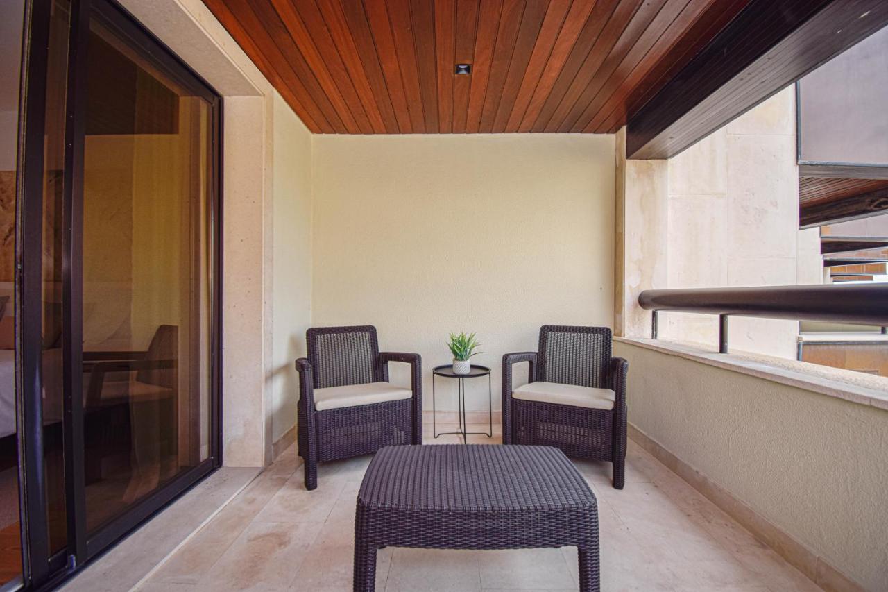 Stylish One Bedroom With Swimming Pool Apartment *
