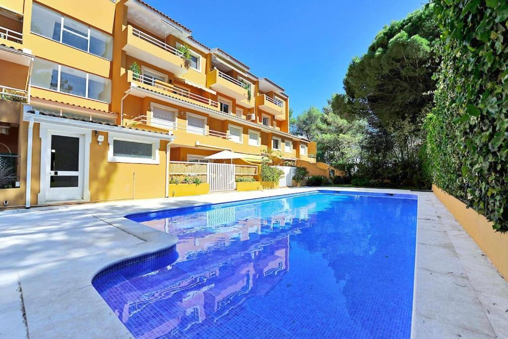 Tropical Pool View - Checkinhome Apartment