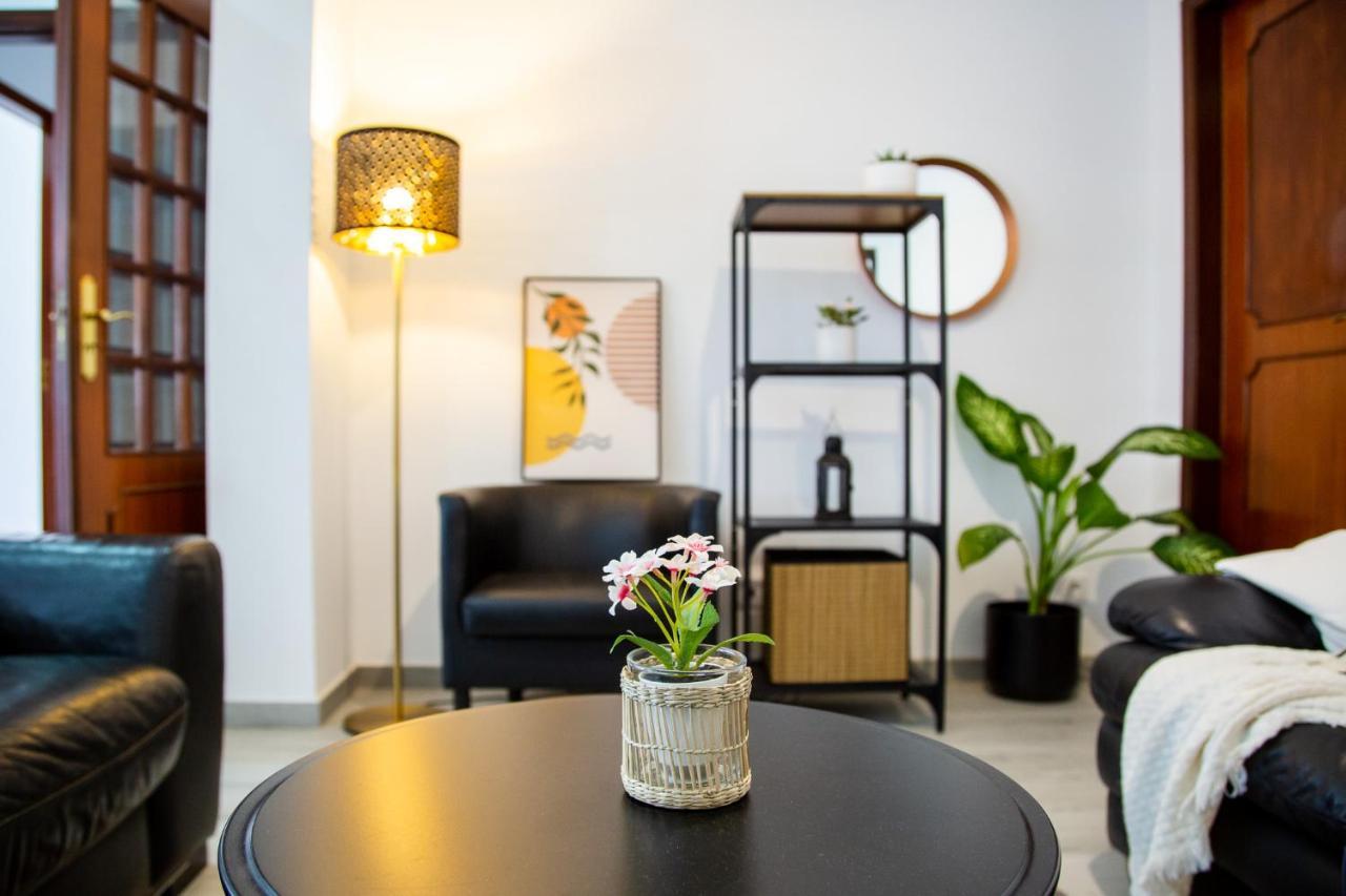 Homestay Cozy In With Full Kitchen 5 Minutes From The *