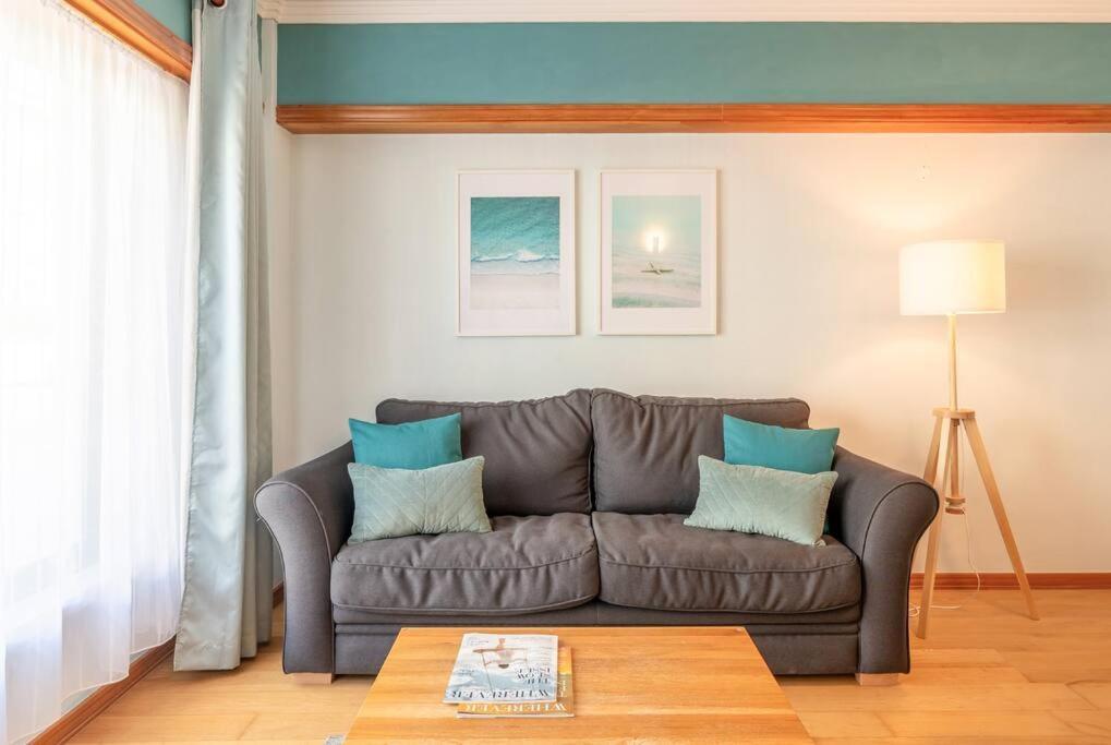 Sunny With Very Spacious Terrace Apartment