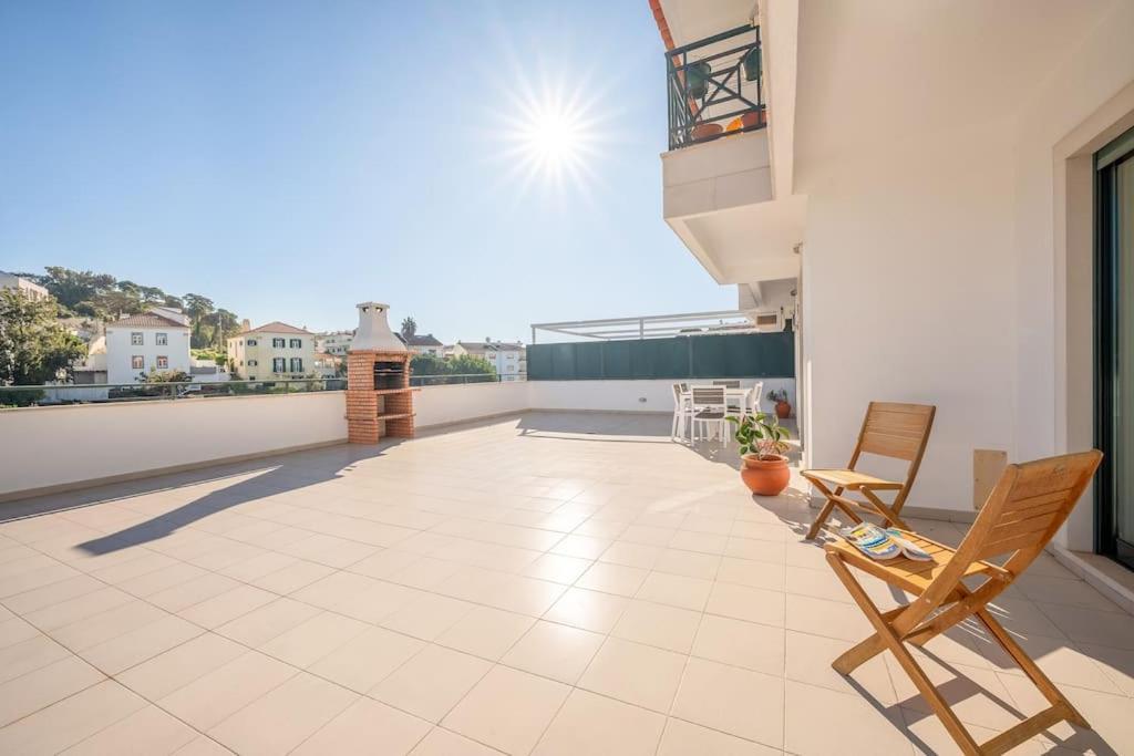 Sunny With Very Spacious Terrace Apartment