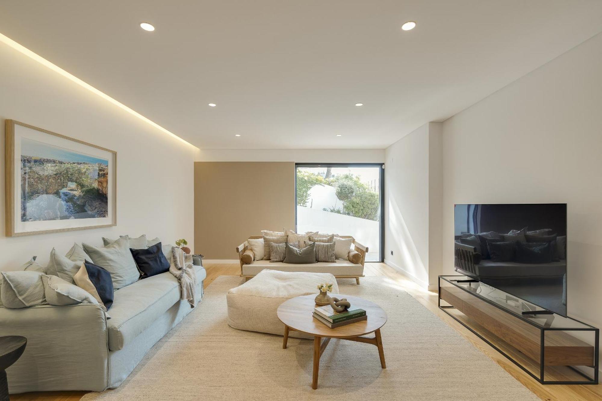 Contemporary By Cadenzalux Villa *