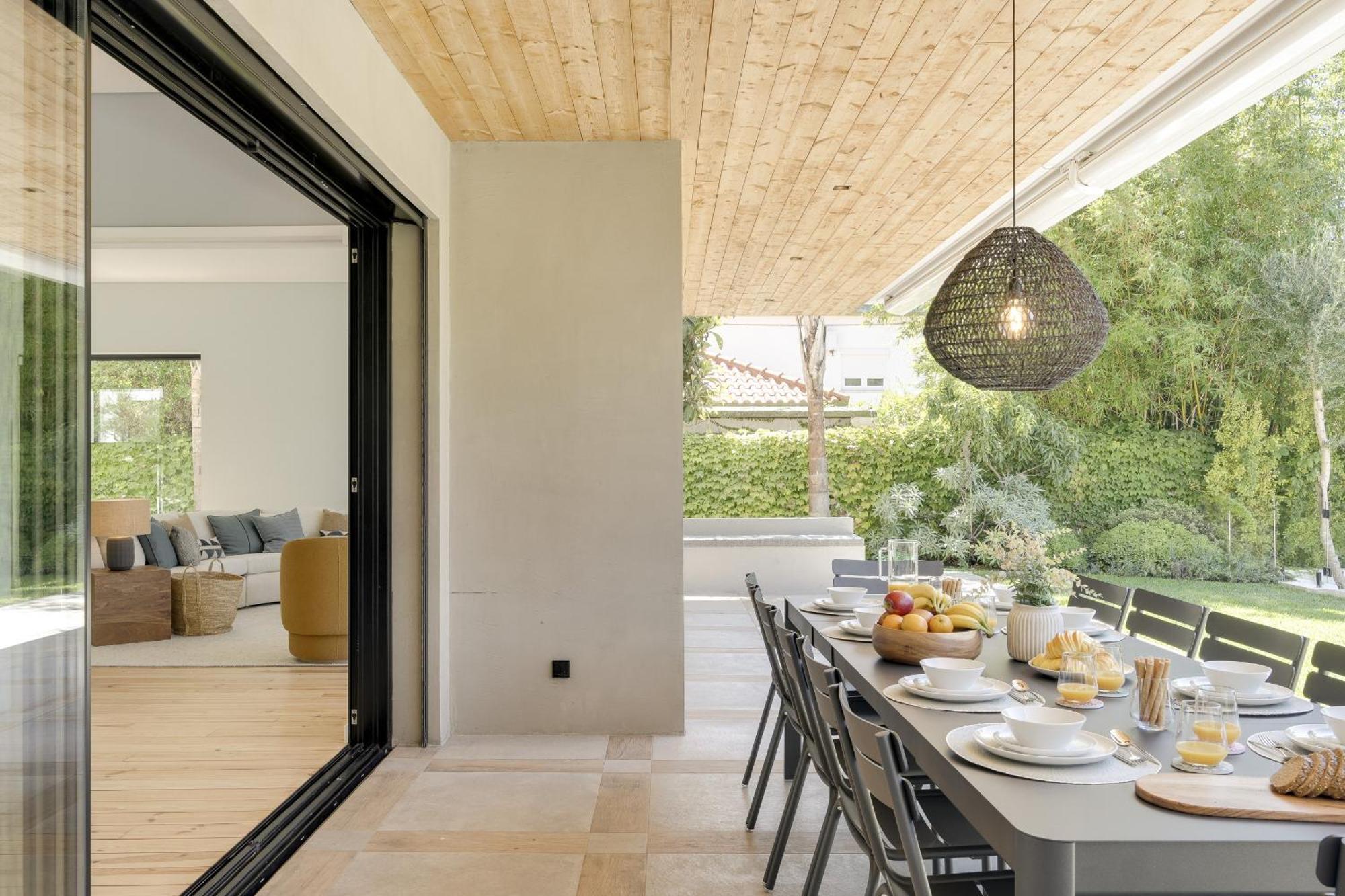 Villa Contemporary By Cadenzalux