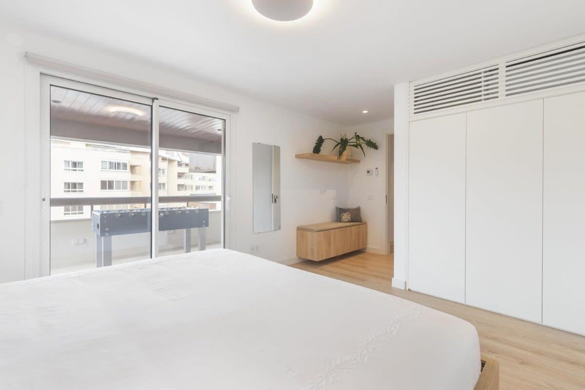 Oceanfront Lux Sleeps 9 *