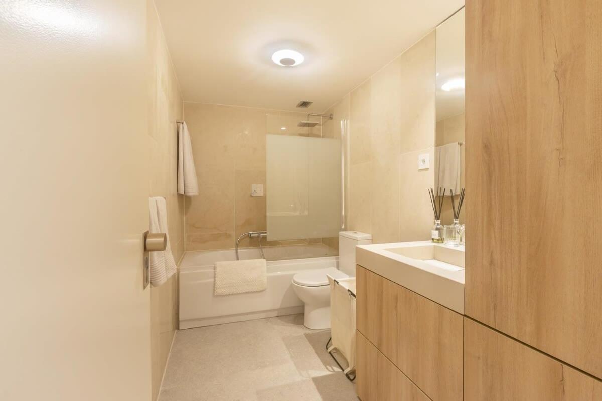 Oceanfront Lux Sleeps 9