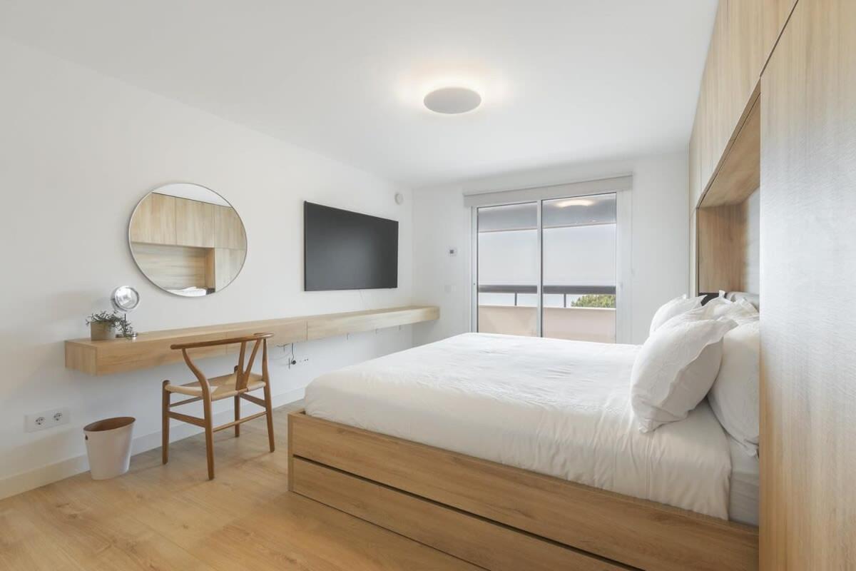 Oceanfront Lux Sleeps 9