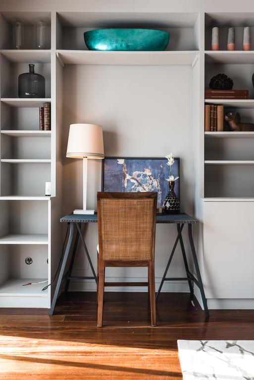 Chique And Spacious Flat In Apartment *