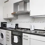 Wondrous Terrace Apartment In Cascais Center