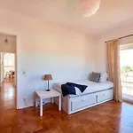 Bright Apartment With Garden In Cascais