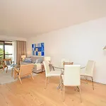 Stylish One Bedroom Apartment With Swimming Pool