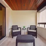 Stylish One Bedroom Apartment With Swimming Pool