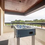 Oceanfront Lux Condo Sleeps 9