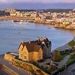 Sea View Loft 30 Secs To Beach In Historic Old Town