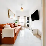 Full Townhouse Center Cascais 100M From Beach