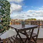 Bright Visconde Apartment