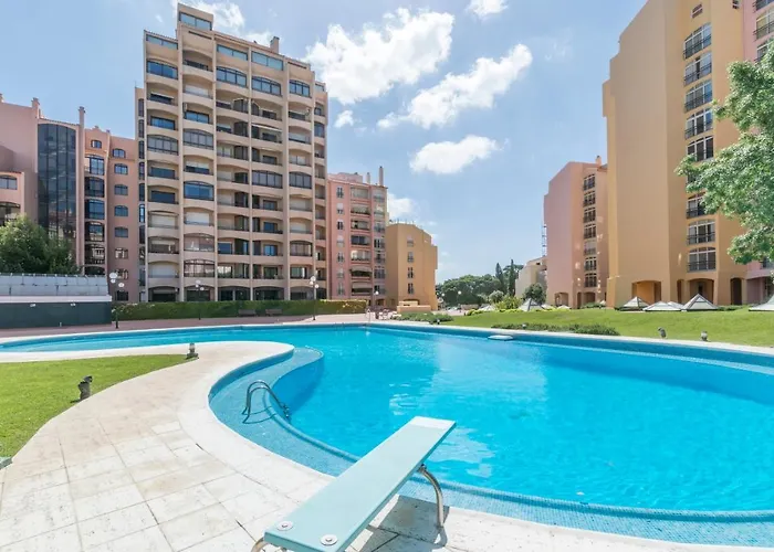 Houze_Lovely Flat With Swimming Pool!