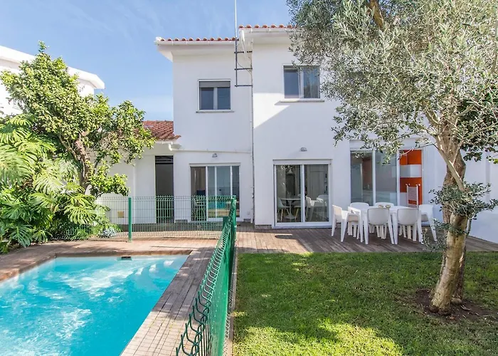 Lovely Villa With 3 Bedrooms And Swimming Pool