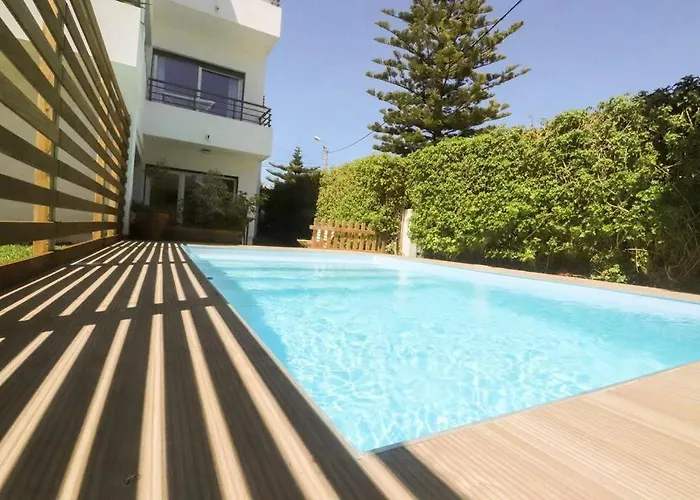 Cascais Getaway With A Shared Pool