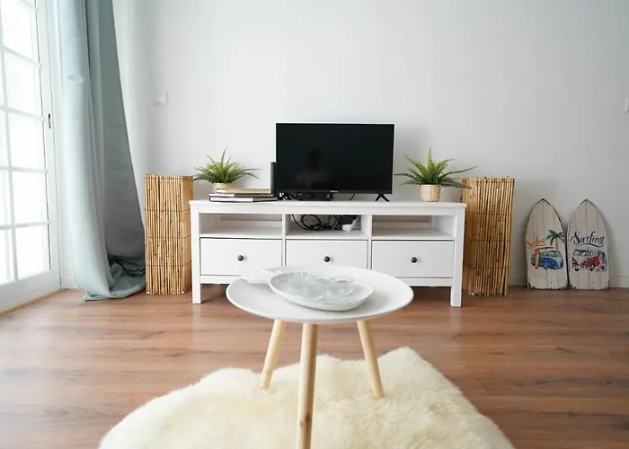 Cascais 2 Bedroom Apartment With Sunny Terrace