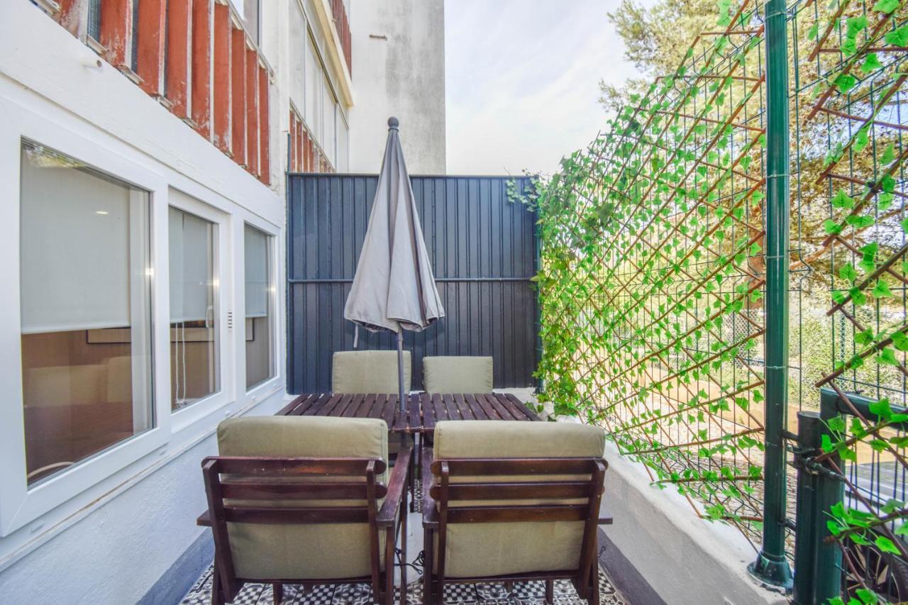 Outdoor Patio Newly Renovated Apartment