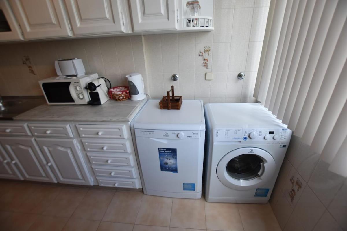 Excellent 2 Bedroom In Center *