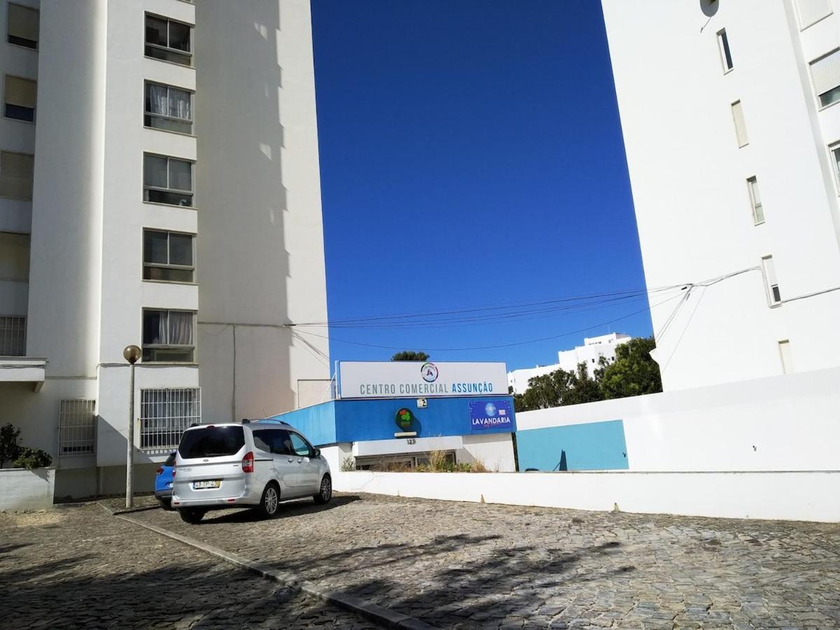 Excellent 2 Bedroom In Center Apartment *