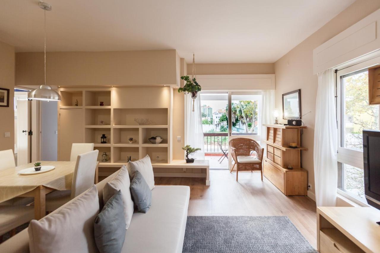 Flh Homey With Balcony Apartment