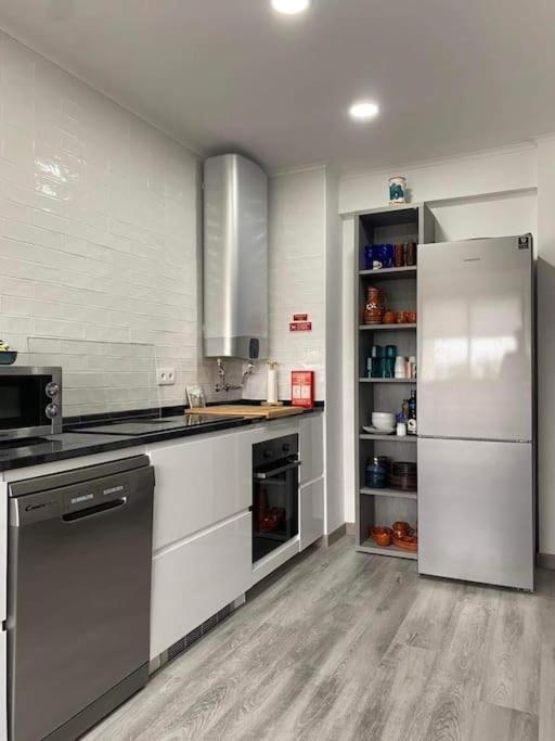 Apartment Flott Sentrumsnaer Med Egen Parkering Cascais