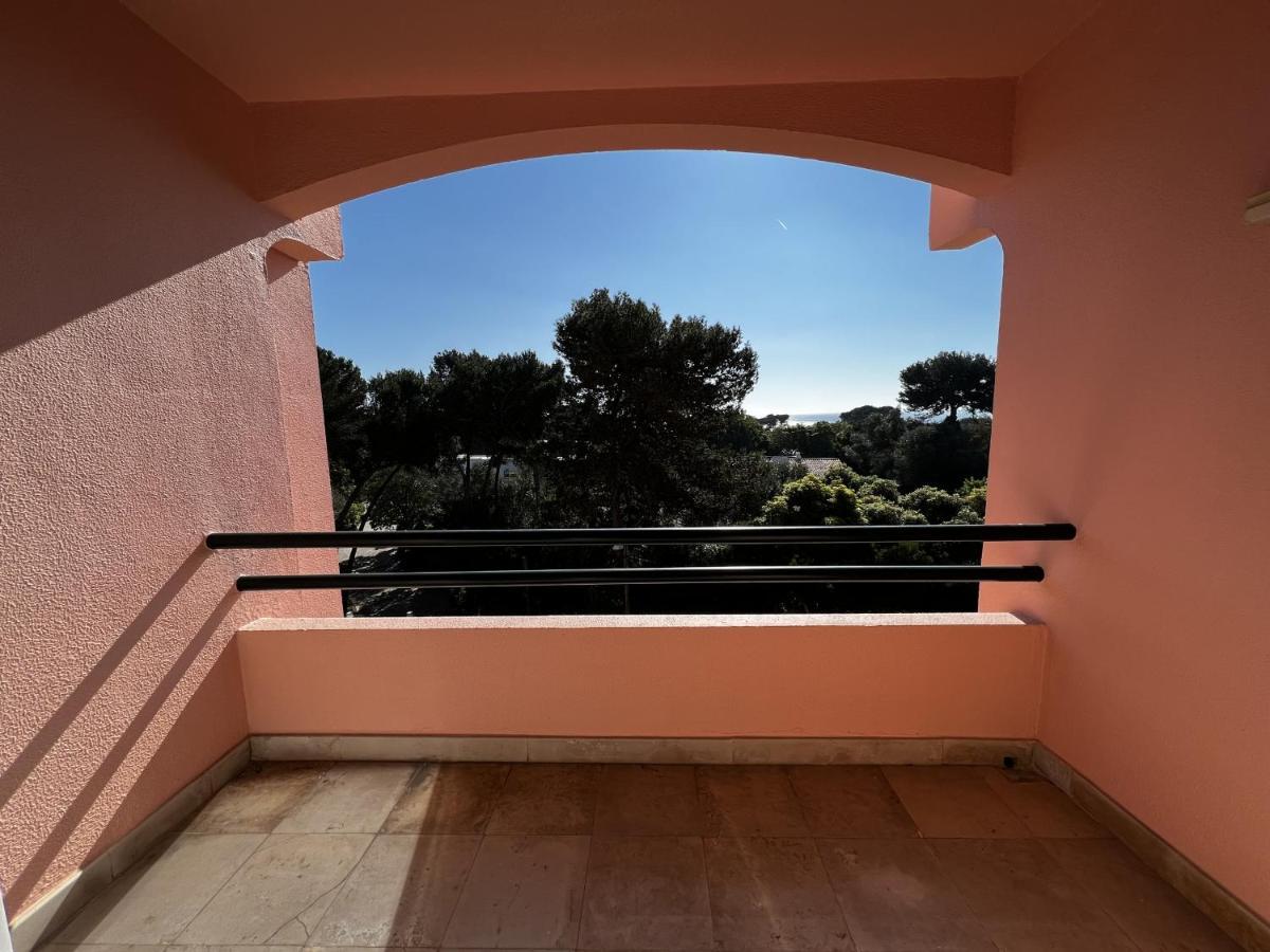 Gracious In With Pool, Apartment