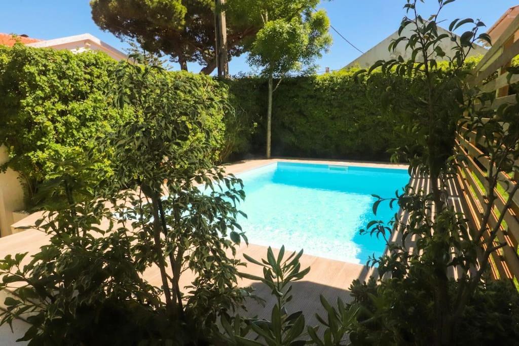 Getaway With A Shared Pool Cascais