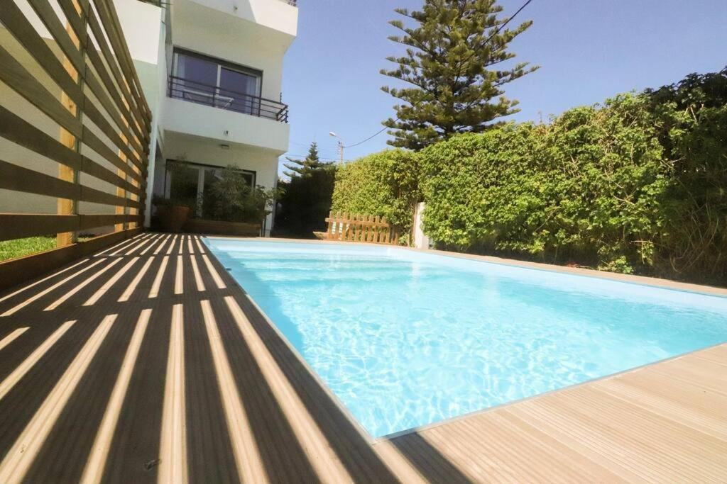 Getaway With A Shared Pool Apartment Cascais