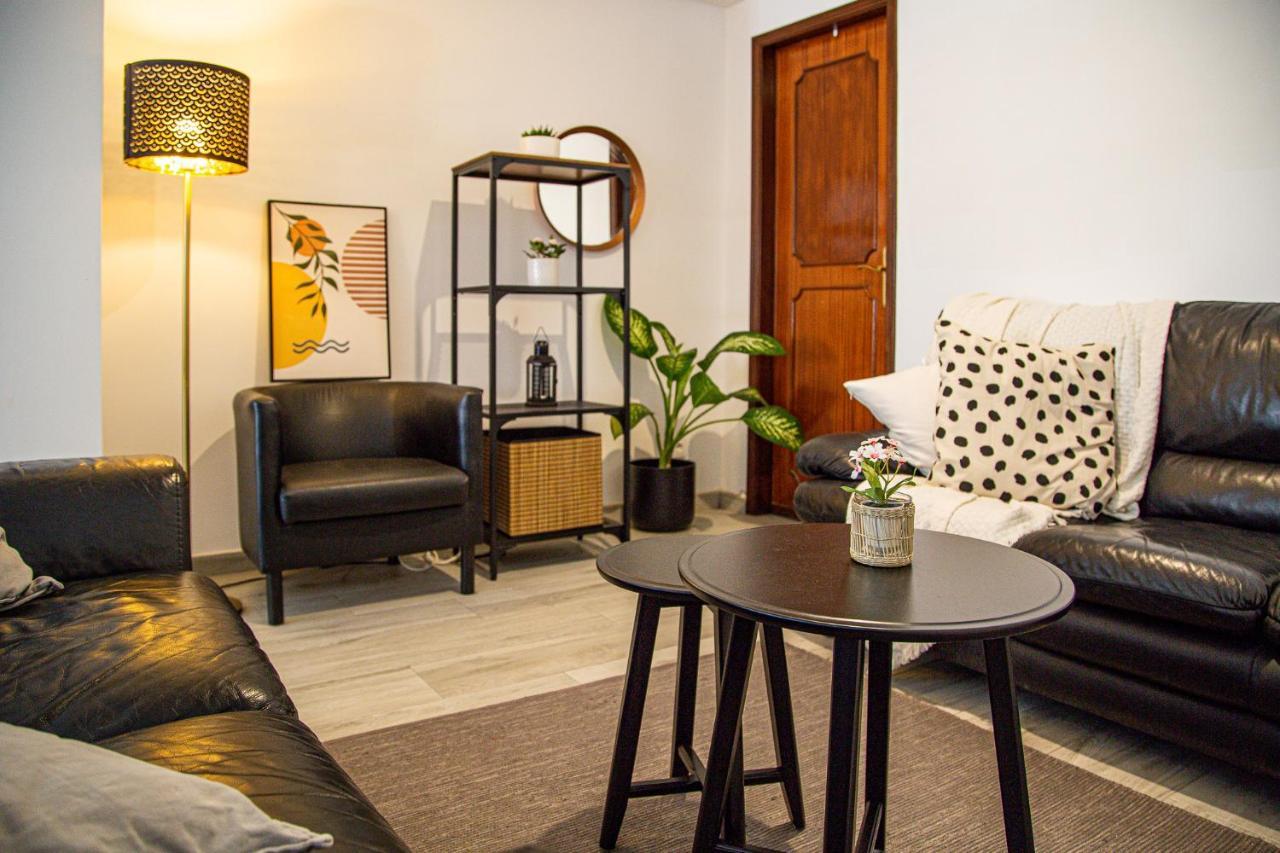 Quarto em Acomodações Particulares Cozy In With Full Kitchen 5 Minutes From The *