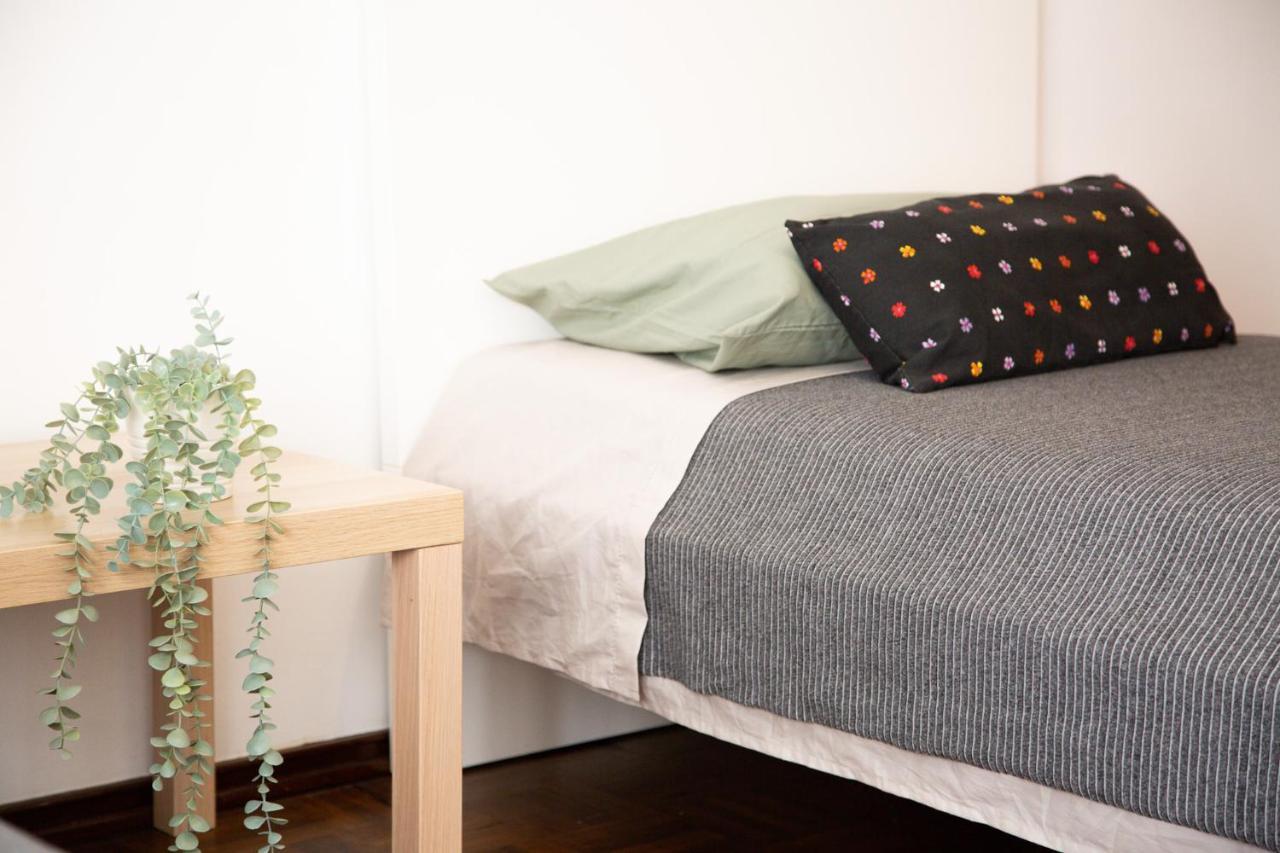 Cozy In With Full Kitchen 5 Minutes From The *