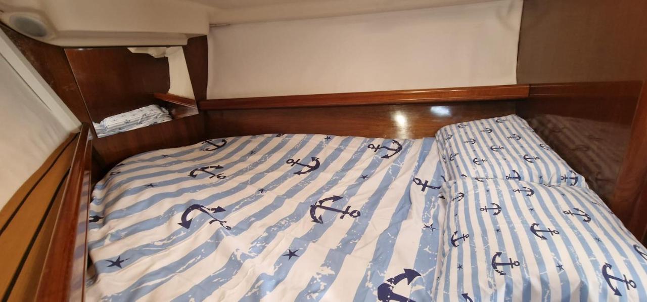 Botel Umbolina Cascais