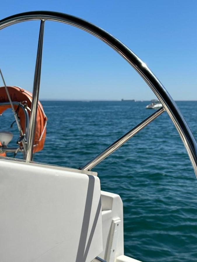 Umbolina Botel *