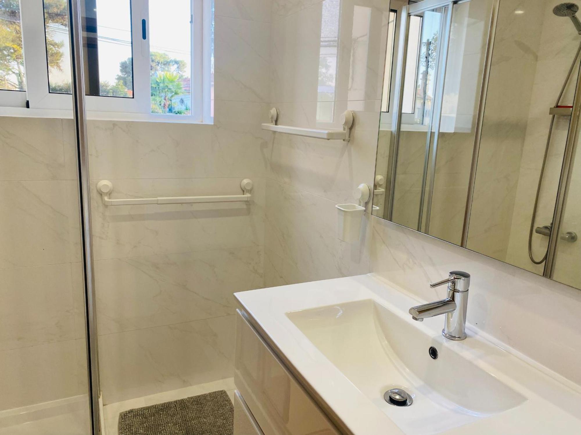 Apartment Cozy 3 Bed 2 Bath