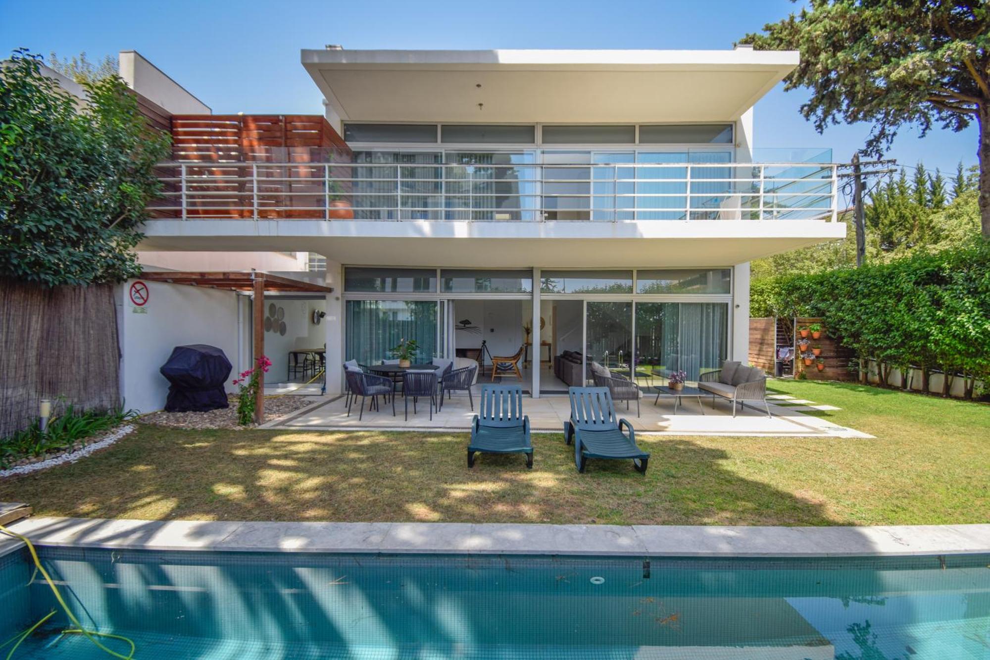 Holiday home Spacious With Swiming Pool And Terrace *