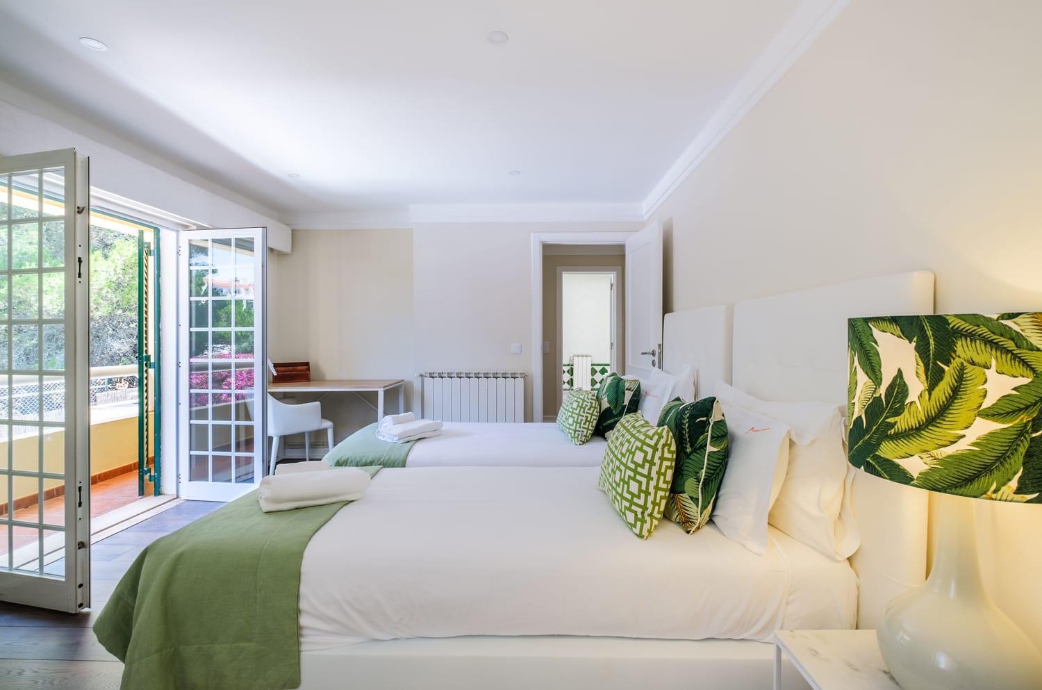 Villa Seafront Unit 2 *