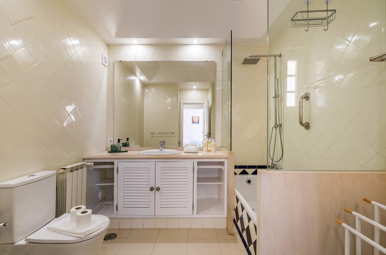 Villa Seafront Unit 2 *