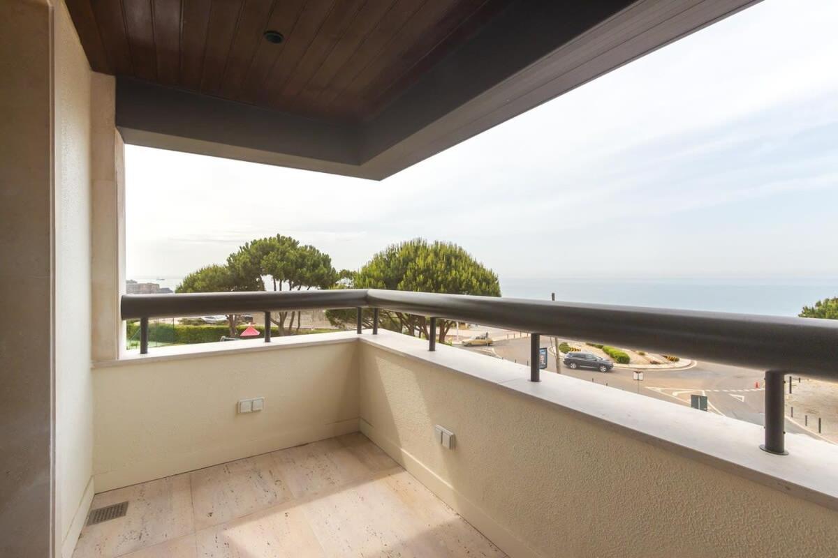 Oceanfront Lux Sleeps 9 Apartment