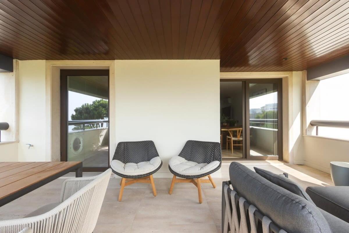 Oceanfront Lux Sleeps 9 Apartment