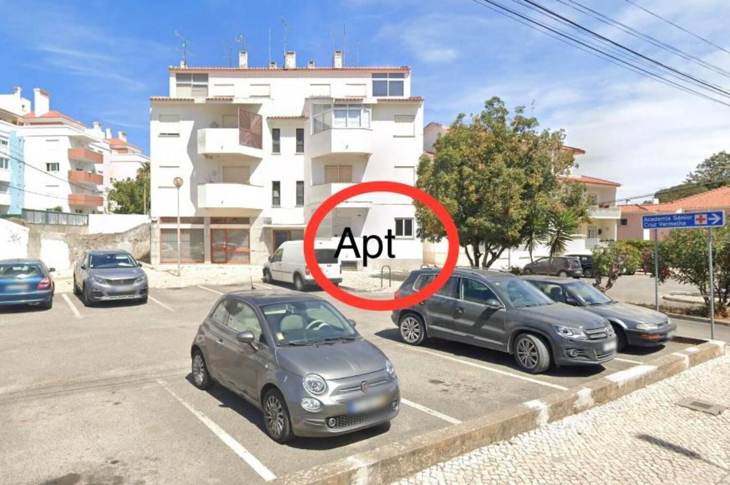 Cozy 3 Bed 2 Bath Apartment *