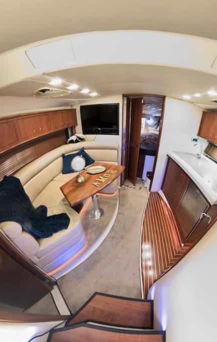 Watervliet Yacht Em Botel Cascais